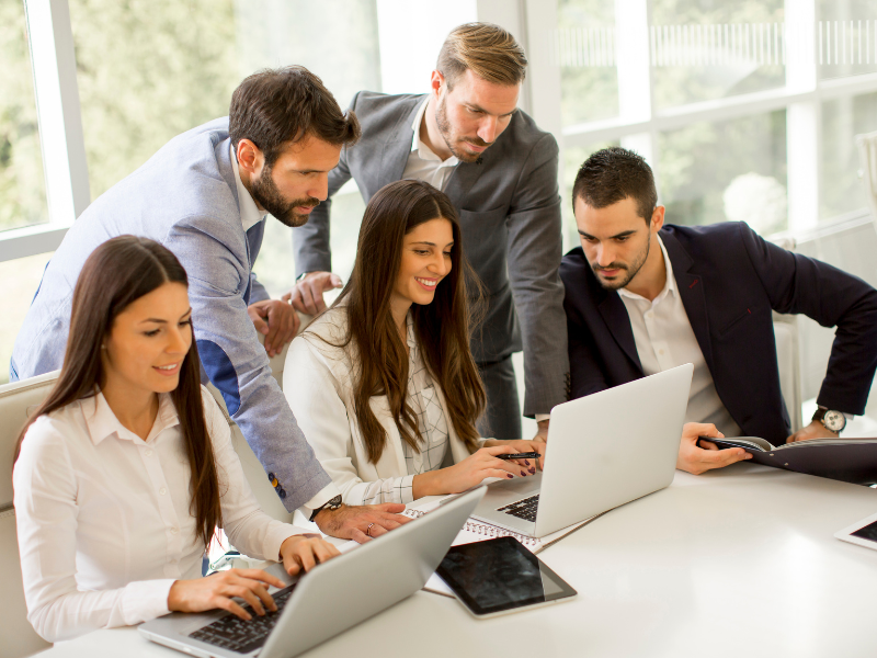 Ambiente di lavoro giovane e dinamico